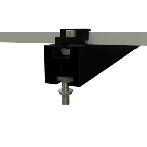 juodais profiliais montavimo konstrukcija skirta šiferio, skardos ir trapecinės skardos stogams